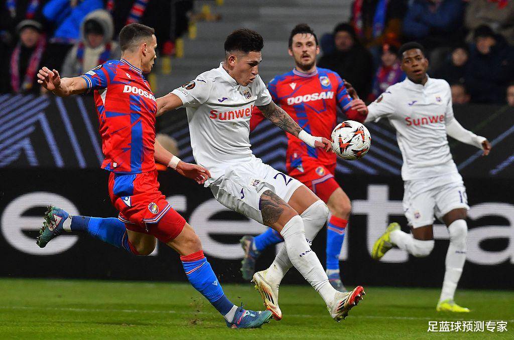 熊猫体育包含今夜拉齐奥调整名单以备NBA常规赛;状态回暖环节打磨;目标明确;年轻球员得到机会的词条