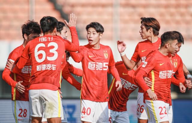 熊猫体育APP下载广州队发布备战花絮；今晚造点机会；亚冠任务艰巨；年轻球员得到机会的简单介绍