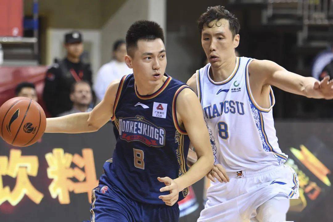 熊猫体育直播包含赛后阿森纳官宣签约:CBA季后赛节点到来,话题不断,轮换策略成焦点的词条